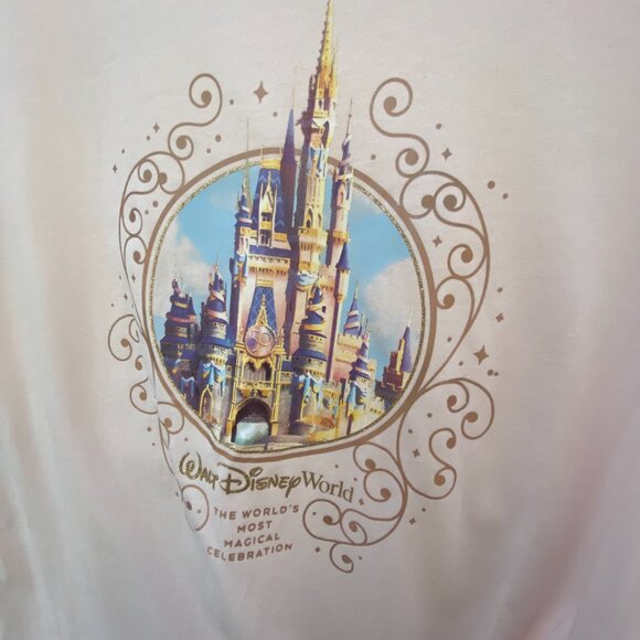 Disney Park T-shirt Cinderella's Castle size Medium Pink Tee - Picture 6 of 11